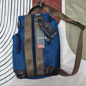 🥥Tumi Alpha Bravo Monterey Sling Bag